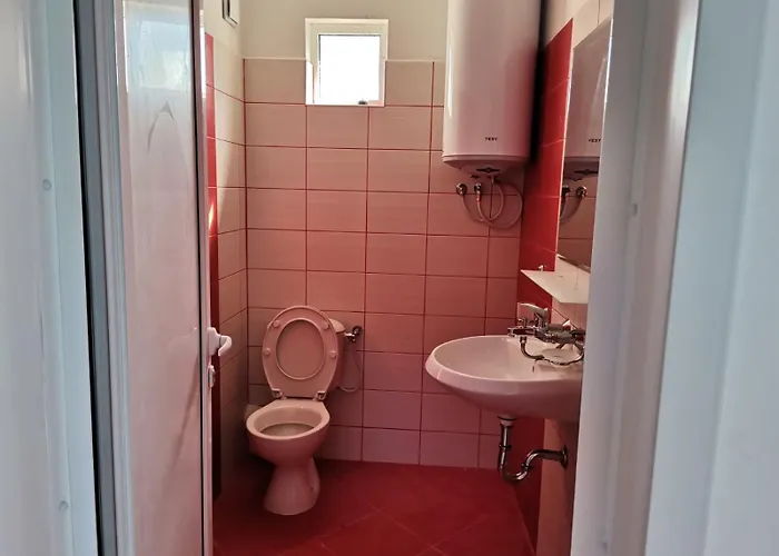 за гости кирови Πανσιόν *