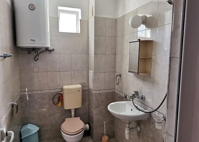 Πανσιόν за гости кирови *